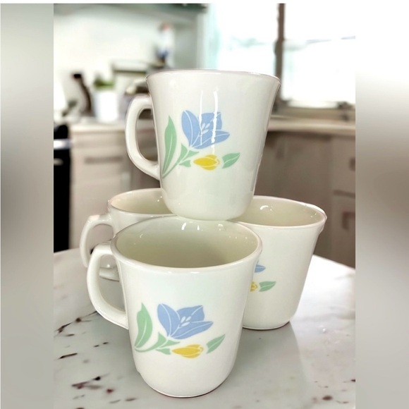 Vintage Corning White Glass Coffee Mugs with Tulip Pattern Set of 4 - Picture 1 of 10
